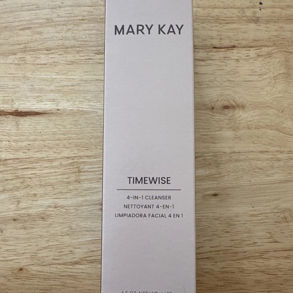 Mary Kay Timewise 4-in-1 Cleanser - Combination skin - Picture 3 of 4